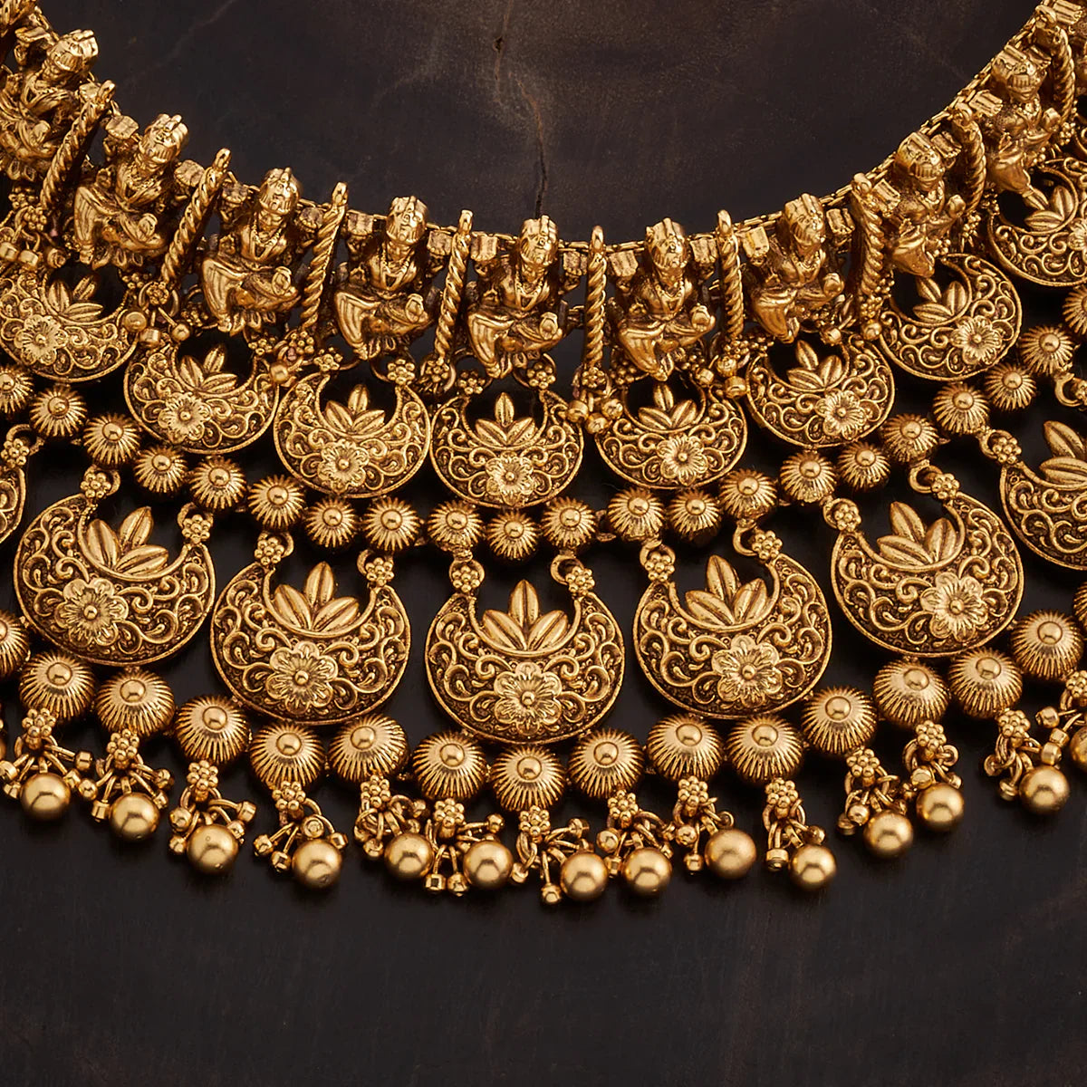 Vintage Elegance: Exquisite Antique Necklace