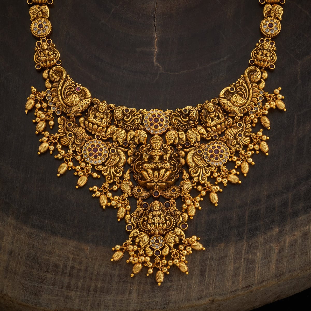 Vintage Elegance: Timeless Antique Necklace