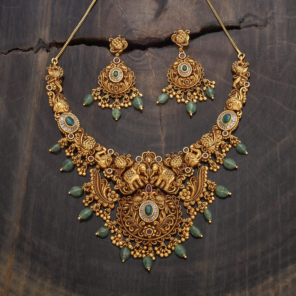 Vintage Elegance: Timeless Antique Necklace