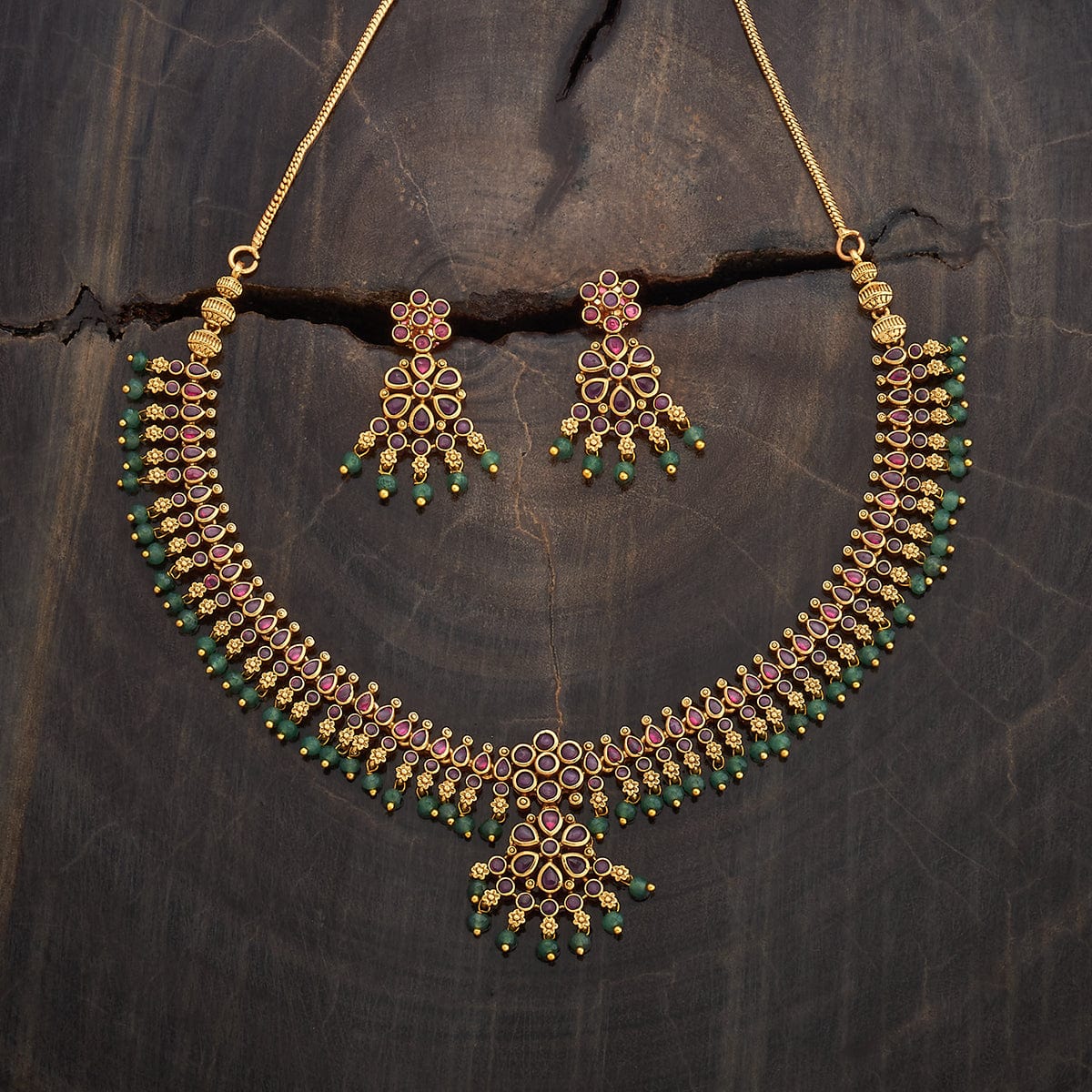 Vintage Elegance: Exquisite Antique Necklace