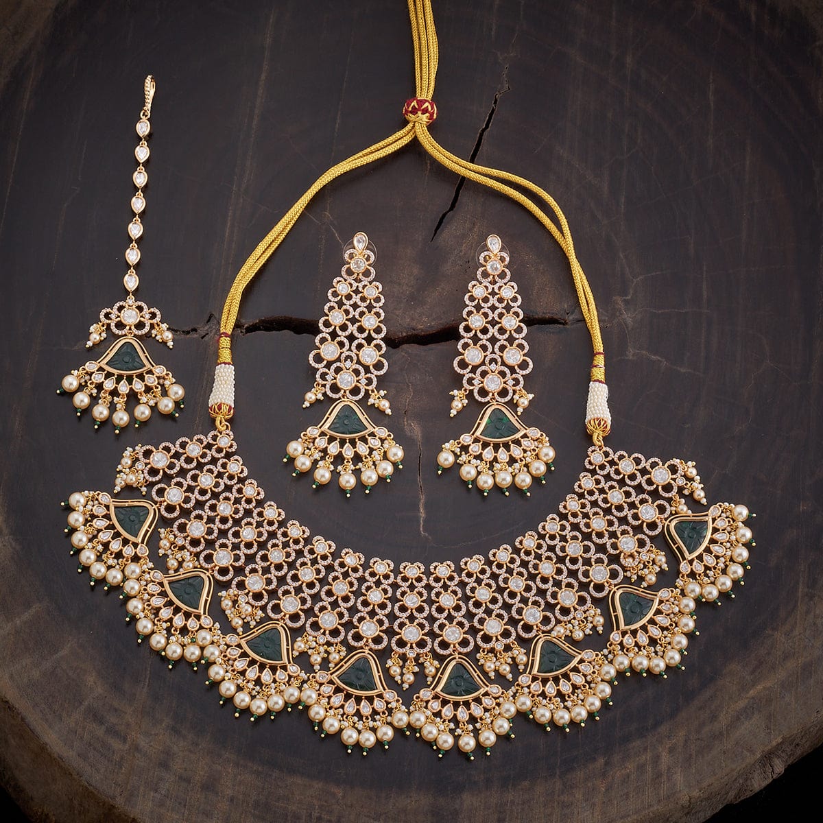 Radiant Kundan Necklace for Timeless Elegance