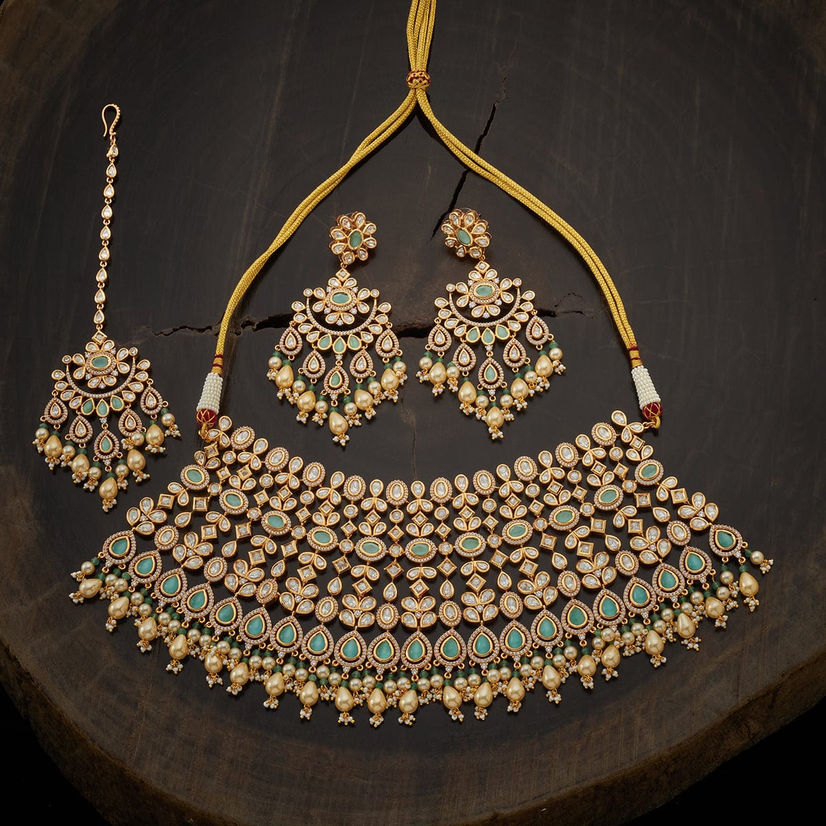 Exquisite Kundan Necklace for Timeless Elegance