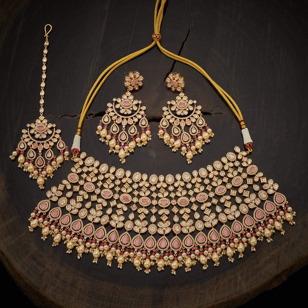 Exquisite Kundan Necklace for Timeless Elegance