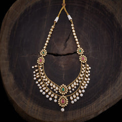 Stunning Kundan Necklace for Elegant Touch