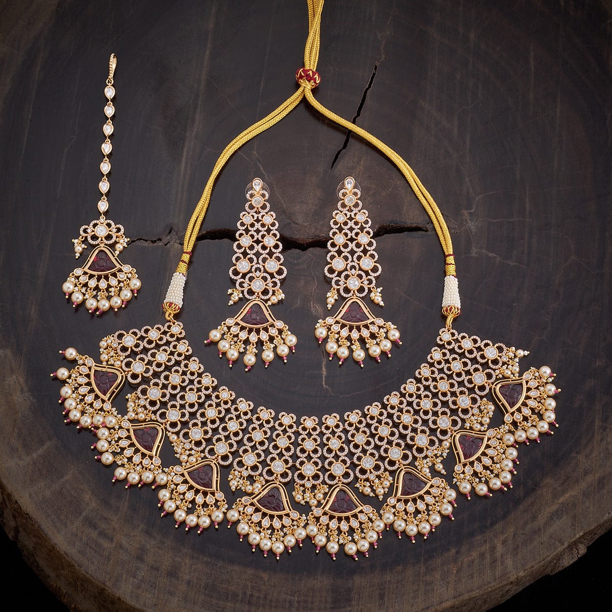 Radiant Kundan Necklace for Timeless Elegance