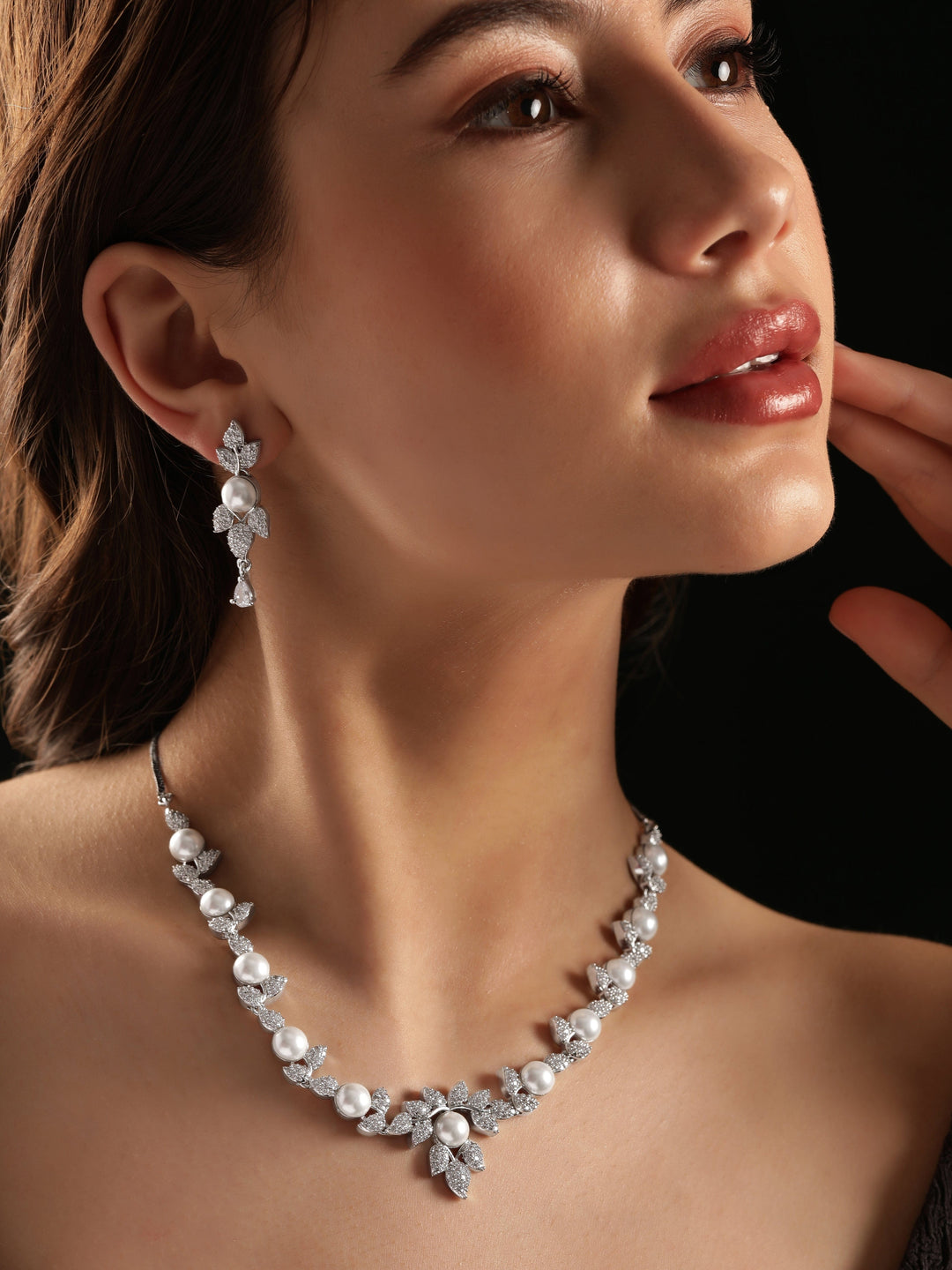 Exquisite Flora Motif Necklace Set with Rhodium-Plated Pearls and Sparkling Zirconia Accents